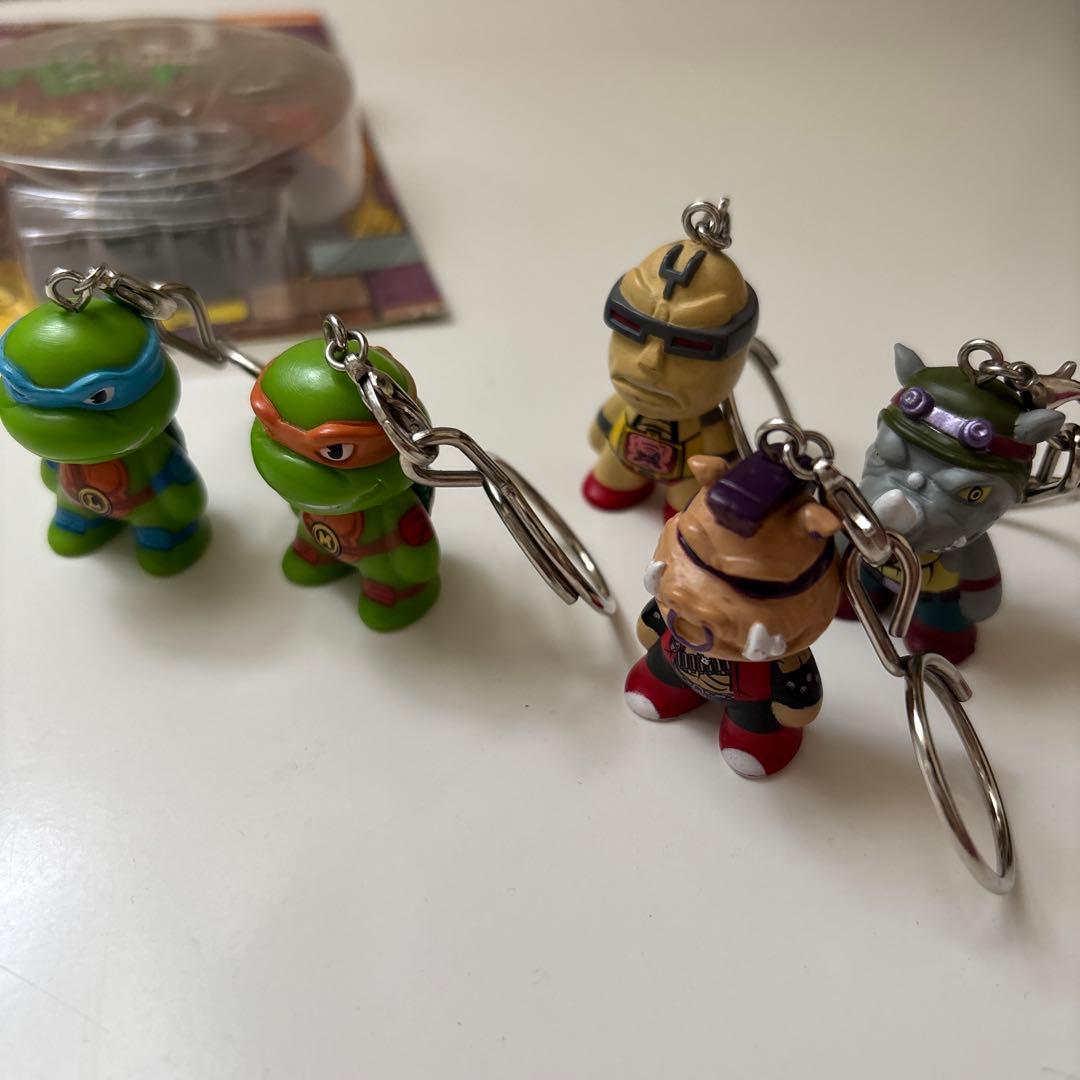 タートルズ kidrobot キーホルダー