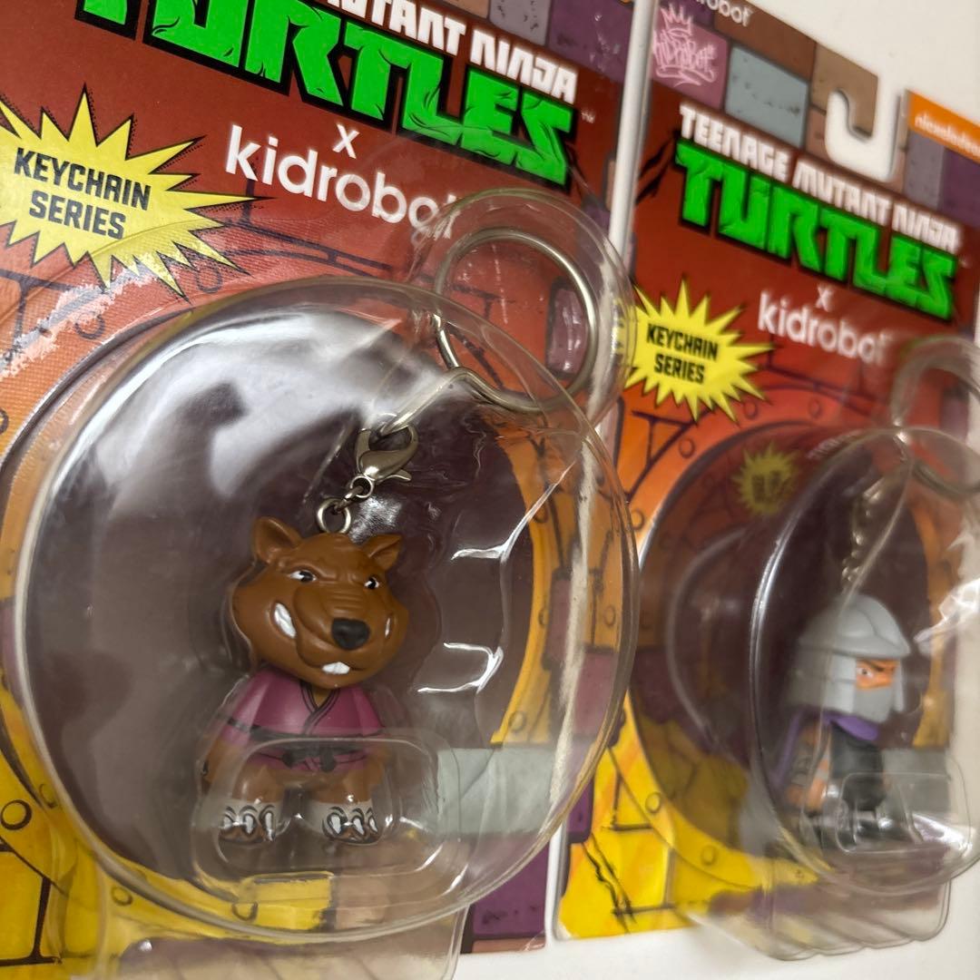 タートルズ kidrobot キーホルダー