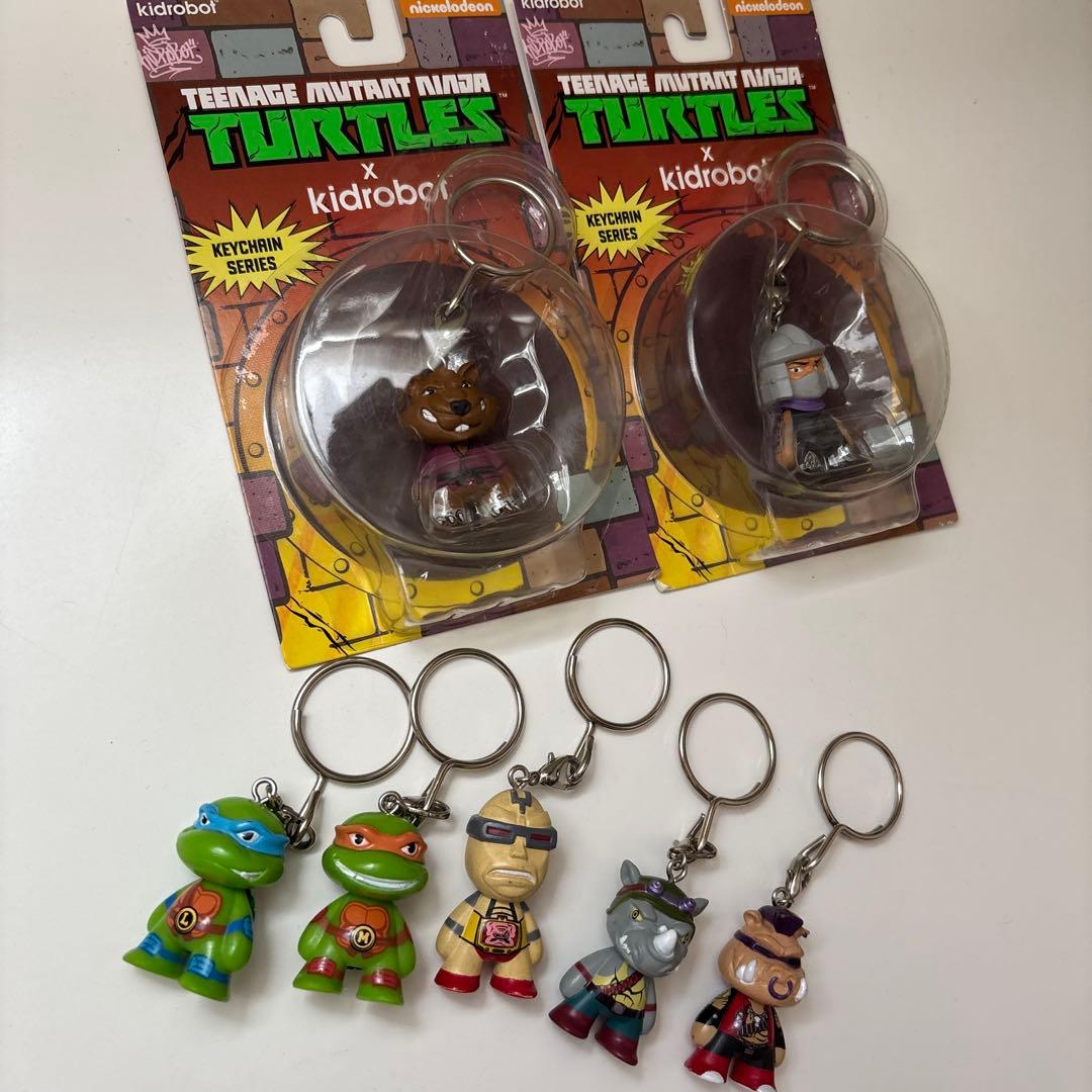 タートルズ kidrobot キーホルダー