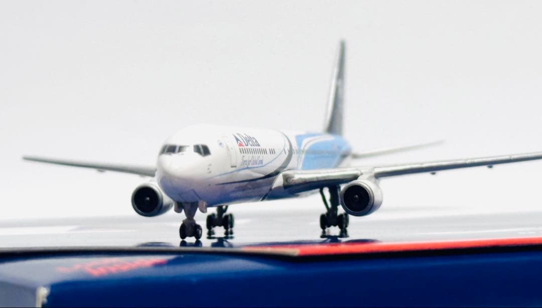 Gemini 1/400 B767-300 デルタ航空 Habitat特別塗装