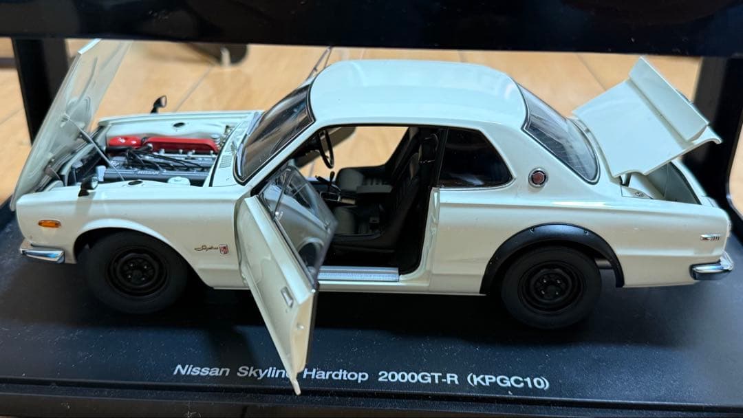 オートアート 1/18 スカイライン GT-R (KPGC10) ホワイト