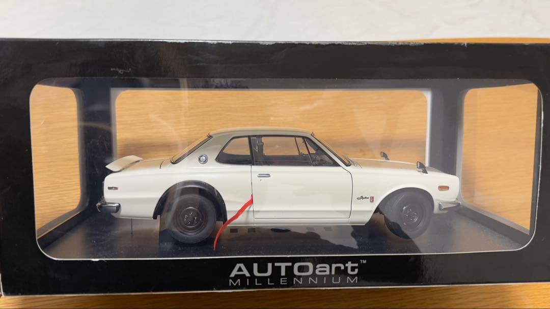 オートアート 1/18 スカイライン GT-R (KPGC10) ホワイト