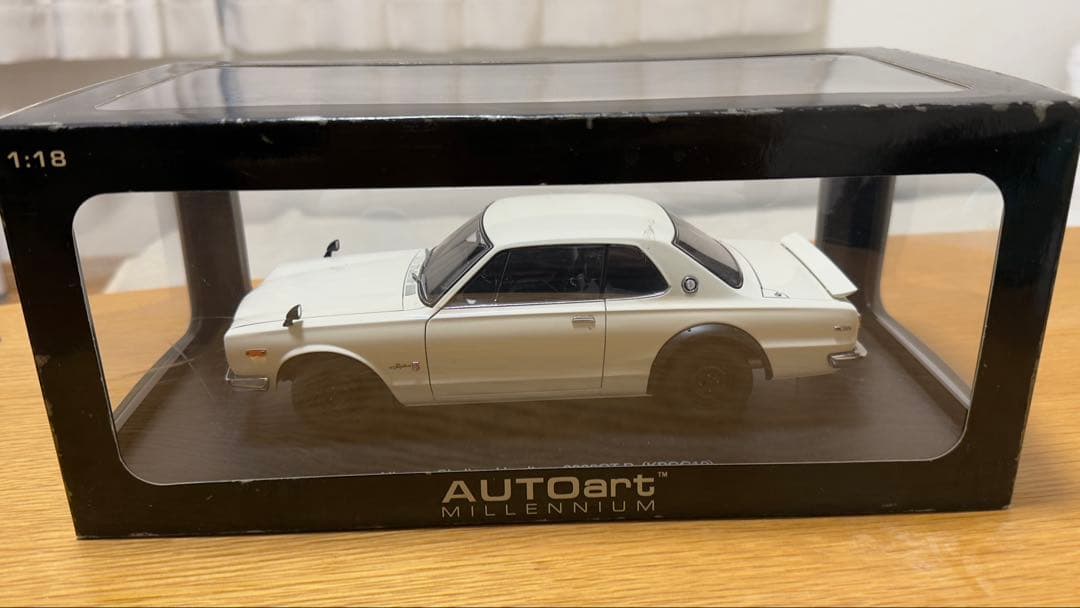 オートアート 1/18 スカイライン GT-R (KPGC10) ホワイト