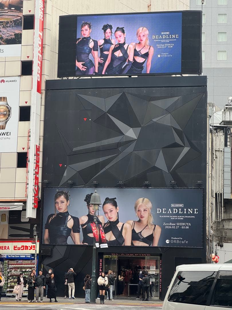 日本限定デザイン‼️BLACKPINK DEADLINE グラフィックTシャツ