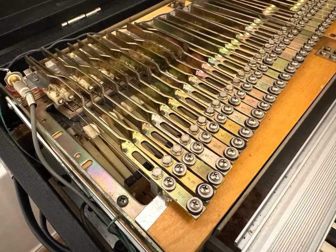 【送料込み】Rhodes Mk.II Suitcase 73鍵 木製鍵盤
