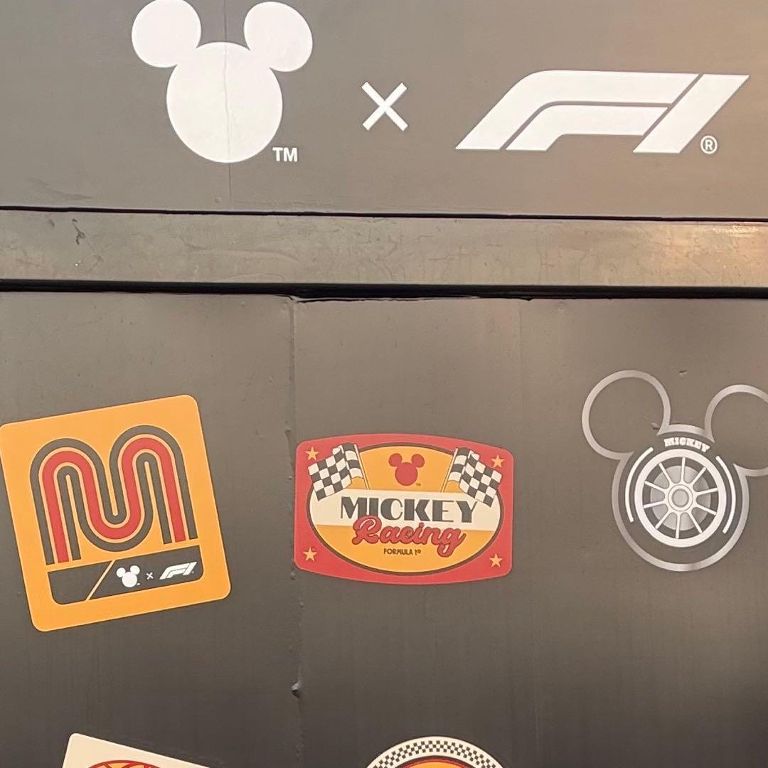 【新品未開封】鈴鹿限定Disney x F1日本グランプリ2026ピンバッジ　赤