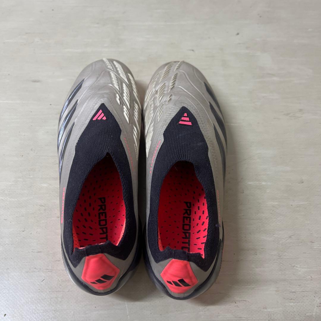 adidasプレデター ELITE レースレス SG