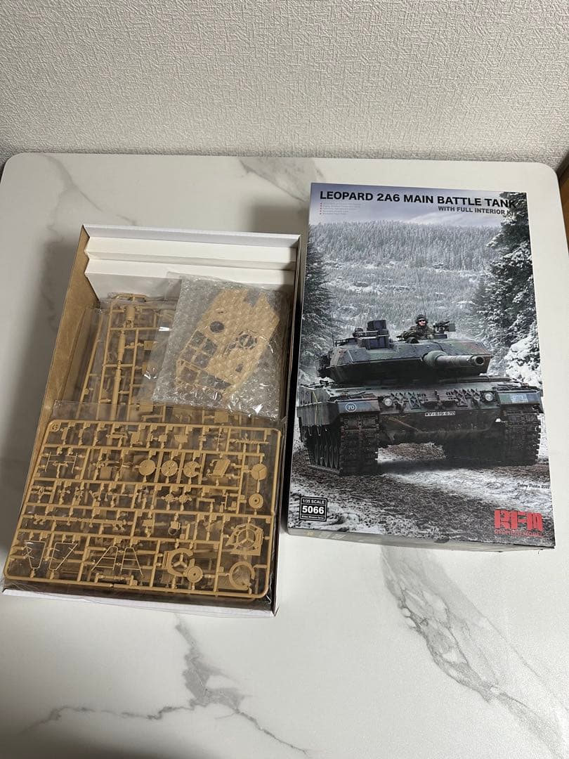 【未組立品】Leopard 2A6 Main Battle Tank 1/35