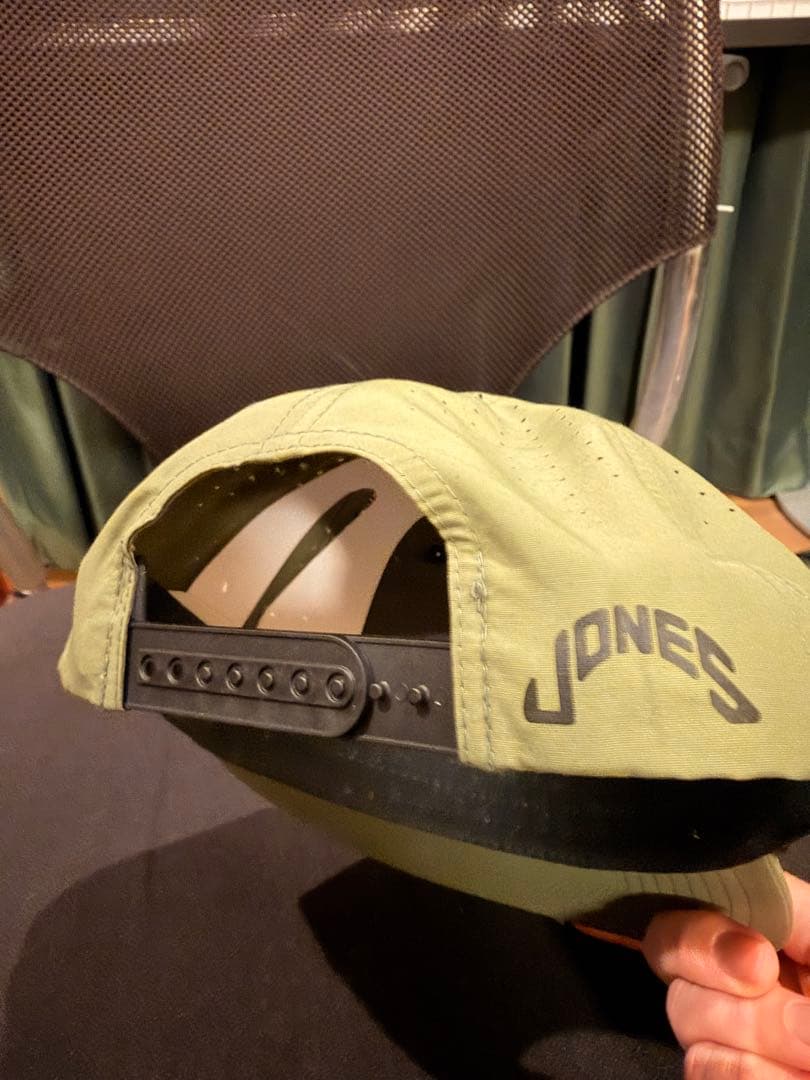 JONES オリーブグリーン スナップバックキャップ
