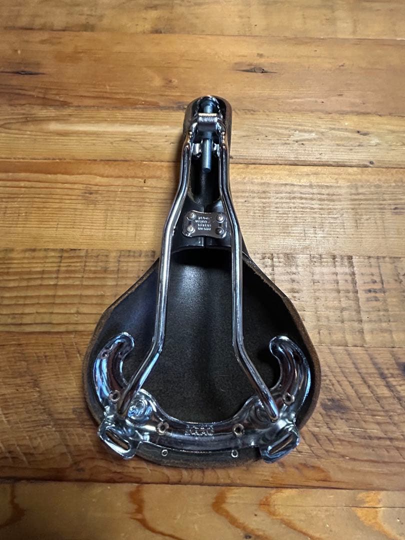 ブルックス　スワロー　　BROOKS SWALLOW