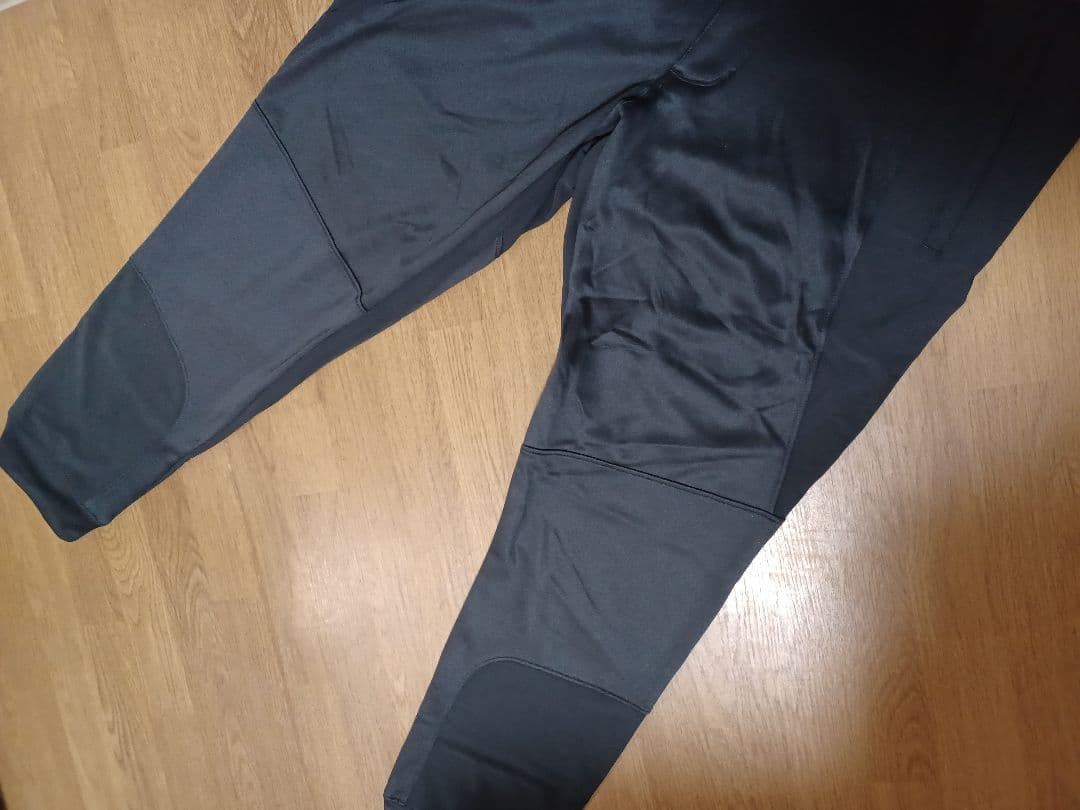新品✰アンダーアーマー　黒 ゴルフパンツ 2XL ★裏側アーマーフリース