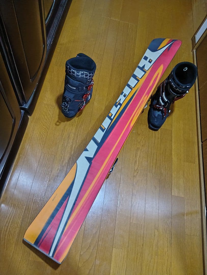 BURTONアルペンスタイル　赤スノーボードと黒ブーツセット
