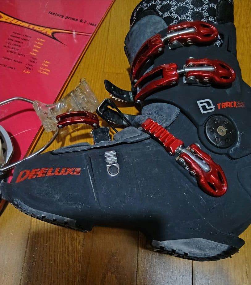 BURTONアルペンスタイル　赤スノーボードと黒ブーツセット
