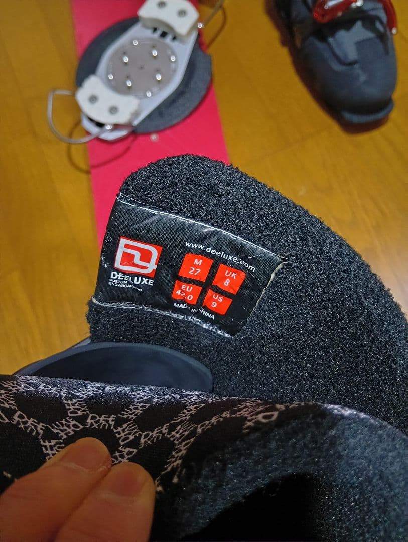 BURTONアルペンスタイル　赤スノーボードと黒ブーツセット