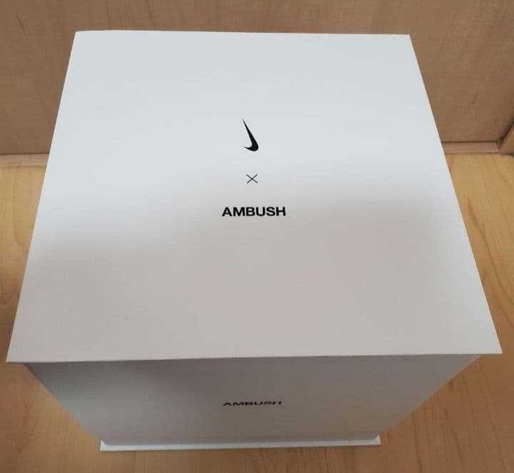 【限定コラボ】NIKE x AMBUSH サッカーボール メタリックシルバー