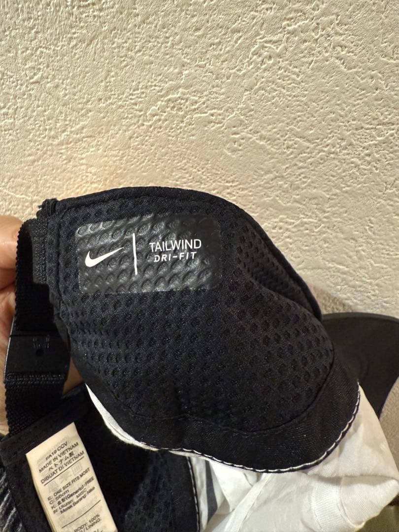希少　新品未使用Nike ランニングキャップ