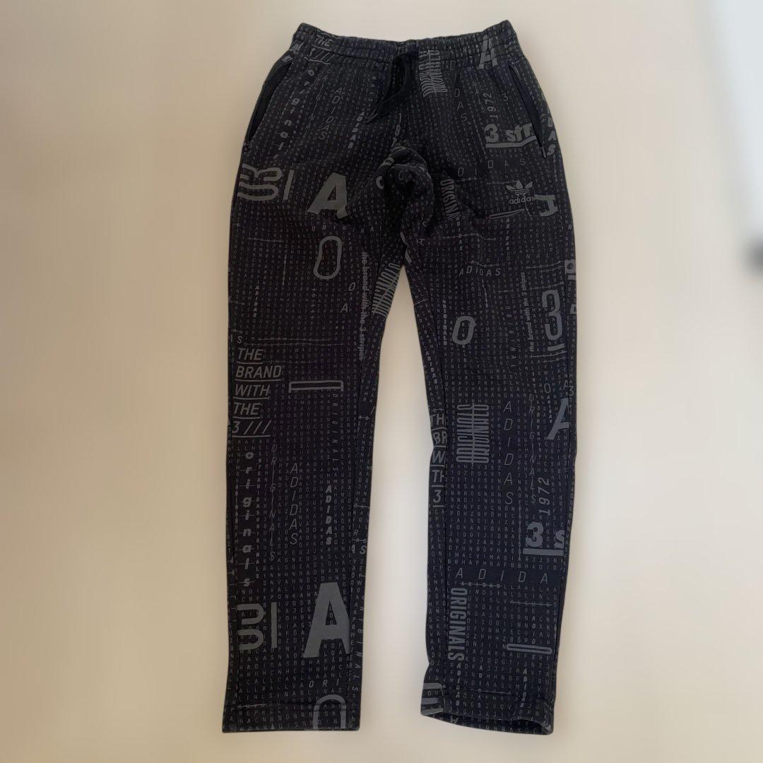 adidas グラフィックプリント パーカー ブラック