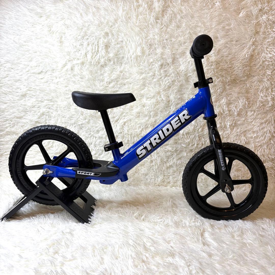 美品✨STRIDER ストライダー スポーツ ブルー 12インチ スタンド付き