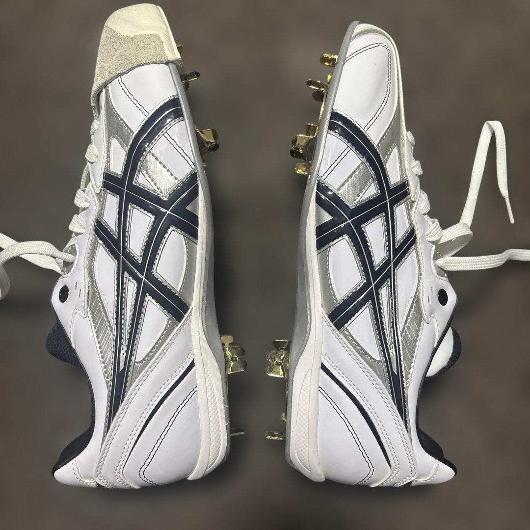 ASICS スパイク ホワイト/ネイビー