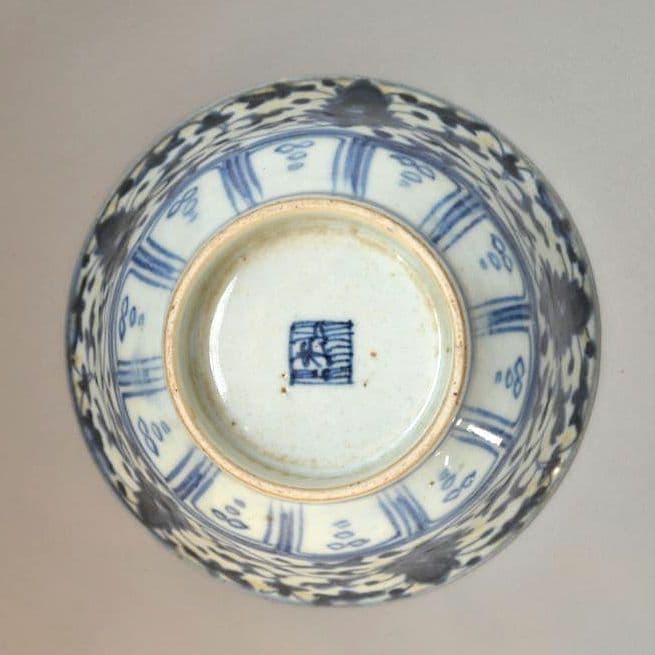 『青花牡丹唐草紋碗』　染付　花紋　古磁器　中国古玩　古美術　景徳鎮　民窯　茶道具