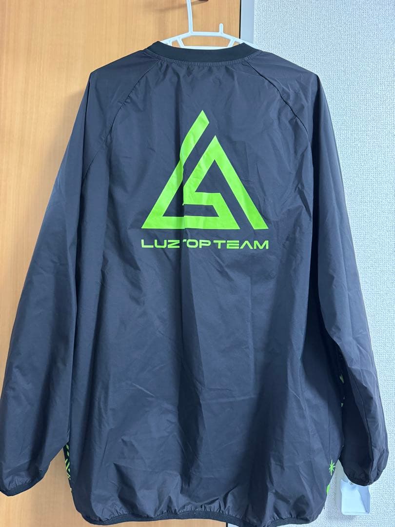 ウェア LUZe SOMBRALTT LIGHTWEIGHT NYLON CREWTOP