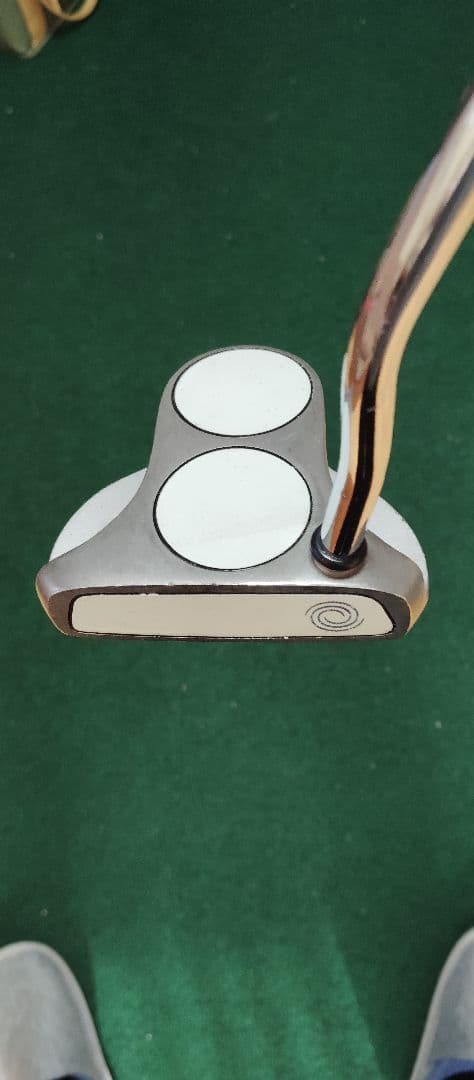 ハローキティデザイン ODYSSEY 2-Ball パター。