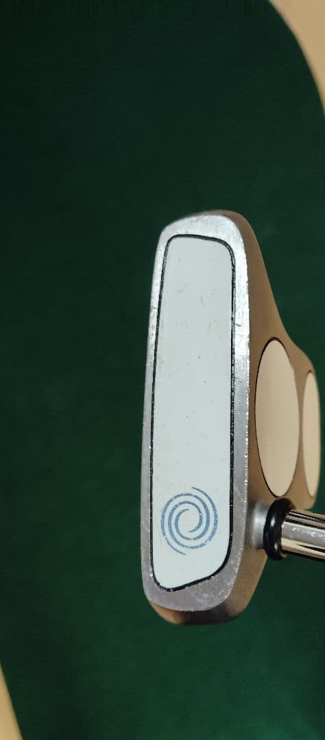 ハローキティデザイン ODYSSEY 2-Ball パター。