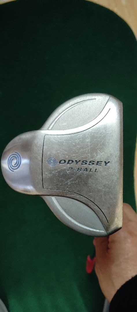 ハローキティデザイン ODYSSEY 2-Ball パター。