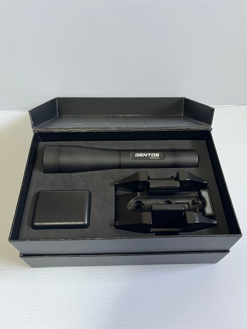 「GENTOS GF-008RG LEDライト 充電式 中古 美品 箱付」