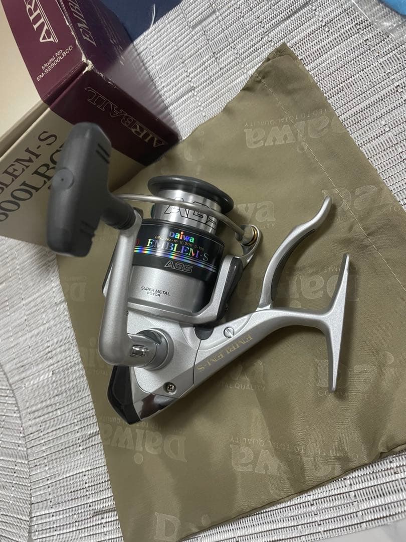 ダイワ　エンブレム　EMBLEM S2500LBCD ドラグ付き　未使用　美品