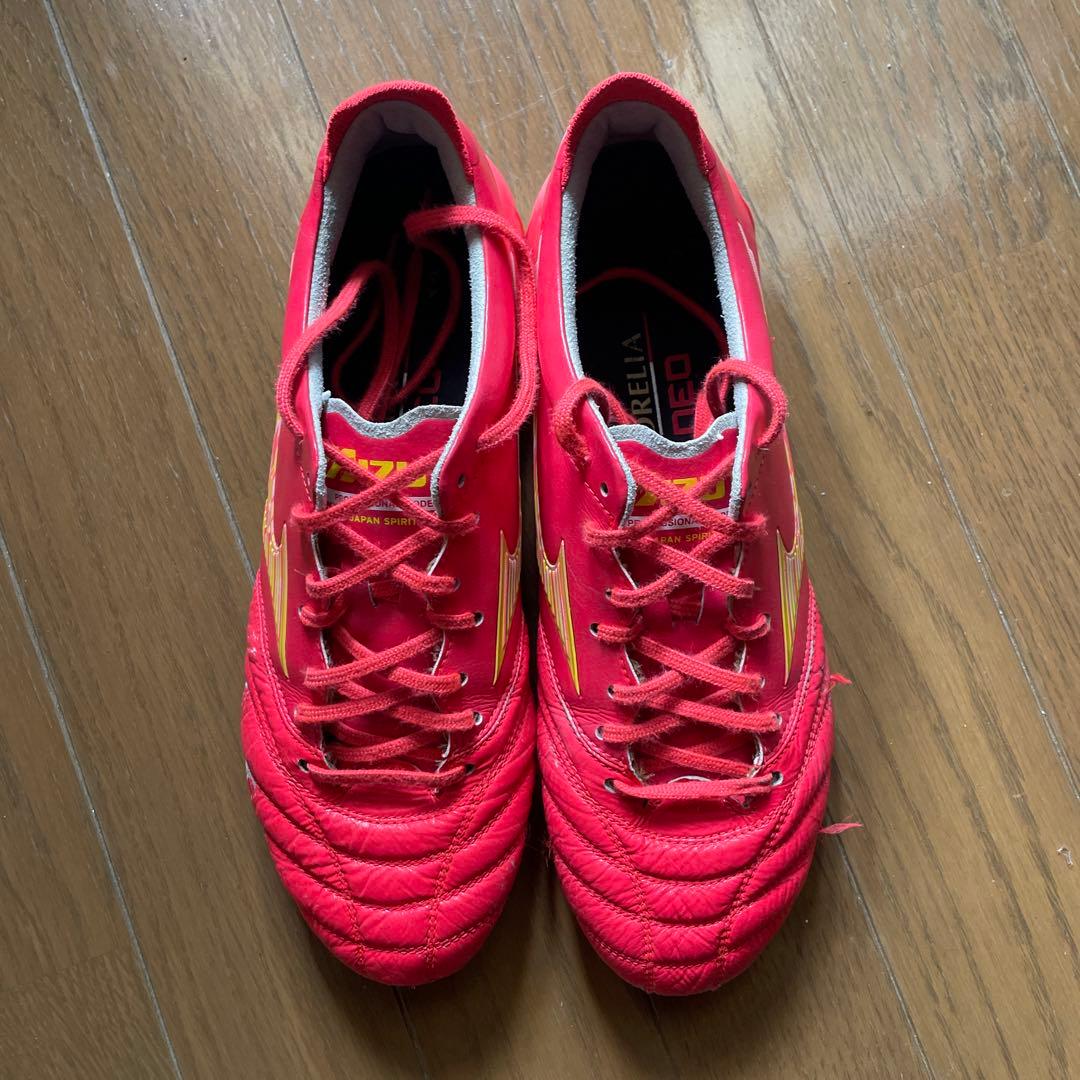 Mizuno Morelia Neo レッド