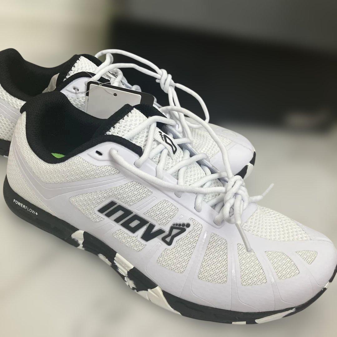 新品未使用 イノヴェイト　トレーニング f-lite 235 V3