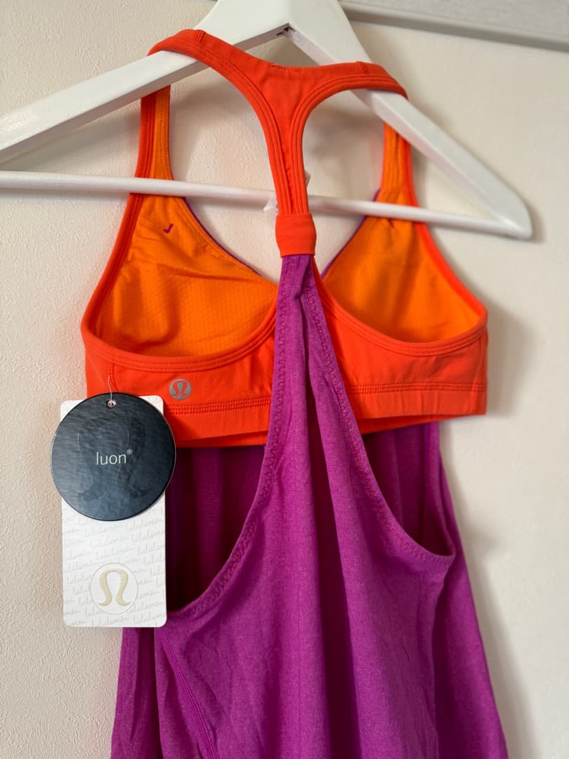 新品未使用タグ付き lululemonルルレモンヨガブラ付きタンクトップ　レア
