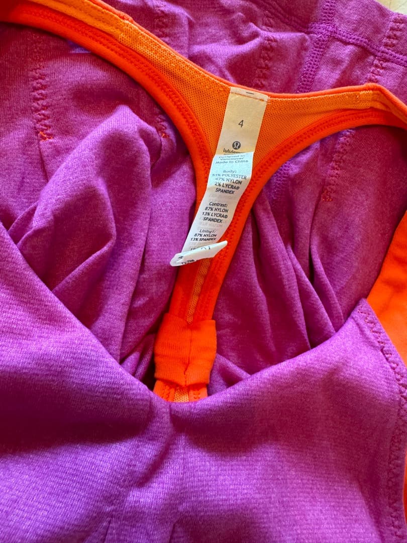 新品未使用タグ付き lululemonルルレモンヨガブラ付きタンクトップ　レア