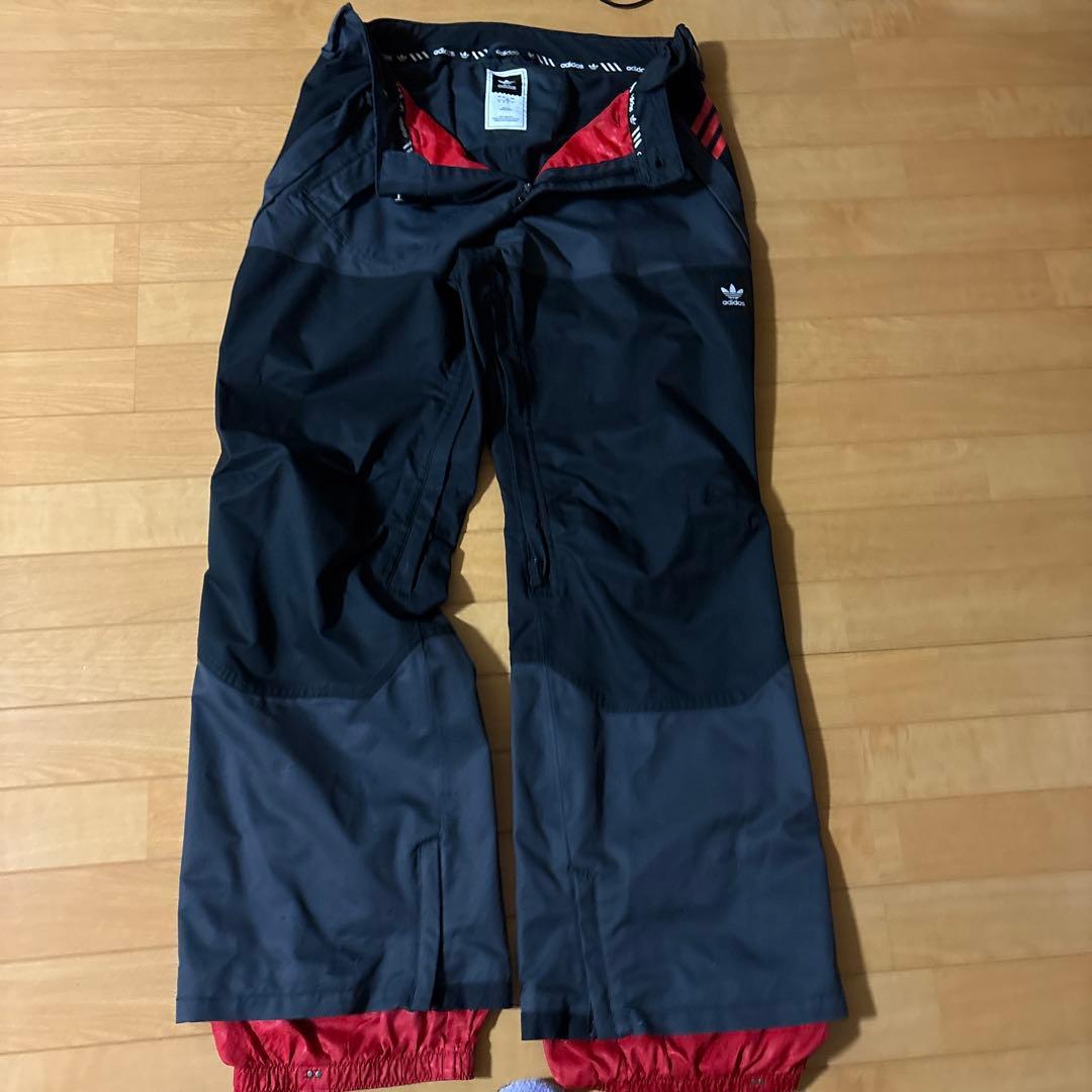 adidasのスノーボードウエアセット上下