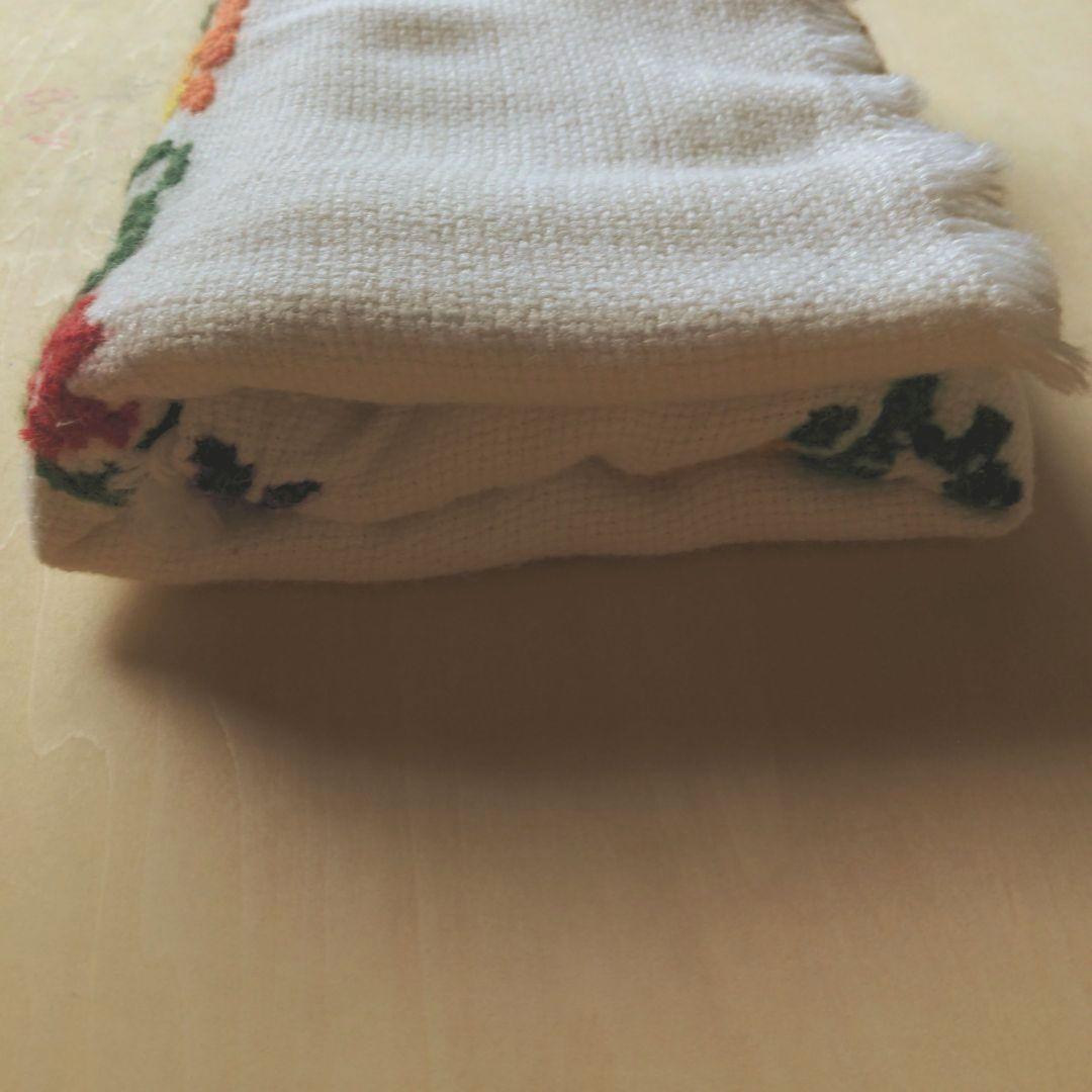 (150) ドイツ　ヴィンテージ　刺繡クロス　毛糸で刺繍された大きなクロス
