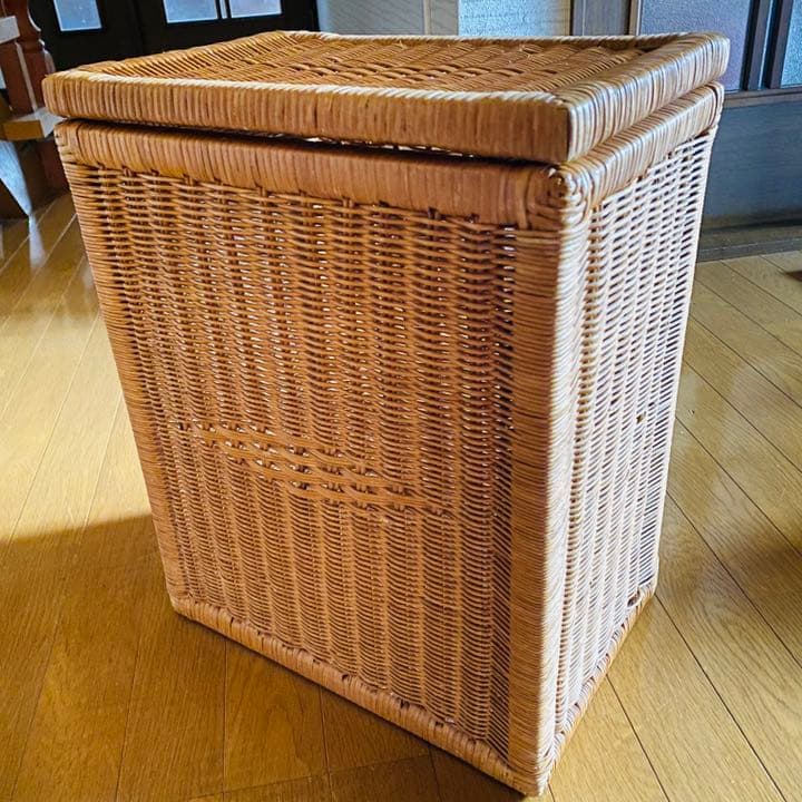 フタ付き籐バスケット