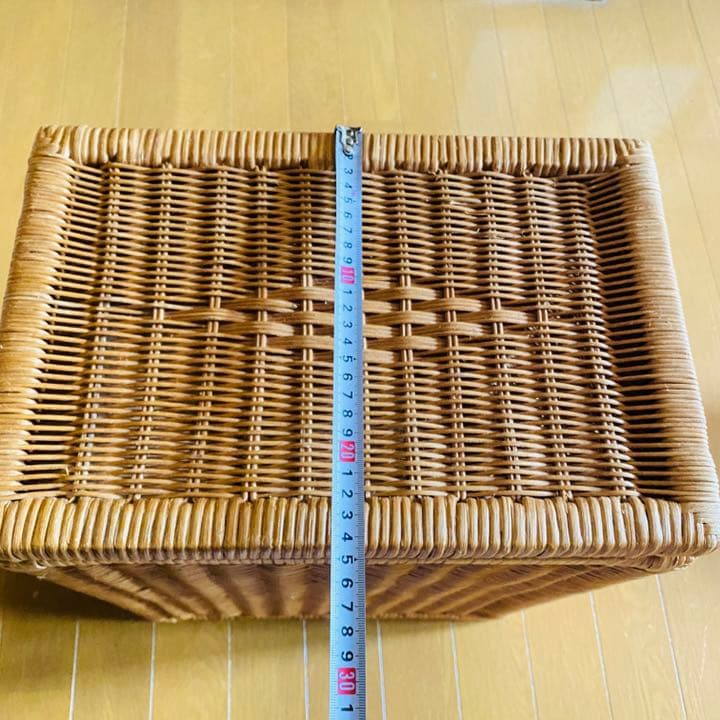 フタ付き籐バスケット
