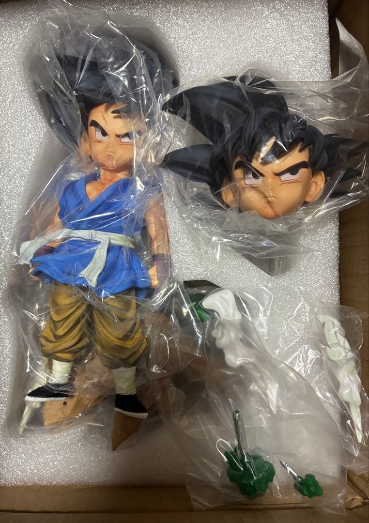 ドラゴンボール　孫悟空　顔変えパーツ付き　新品未使用品。