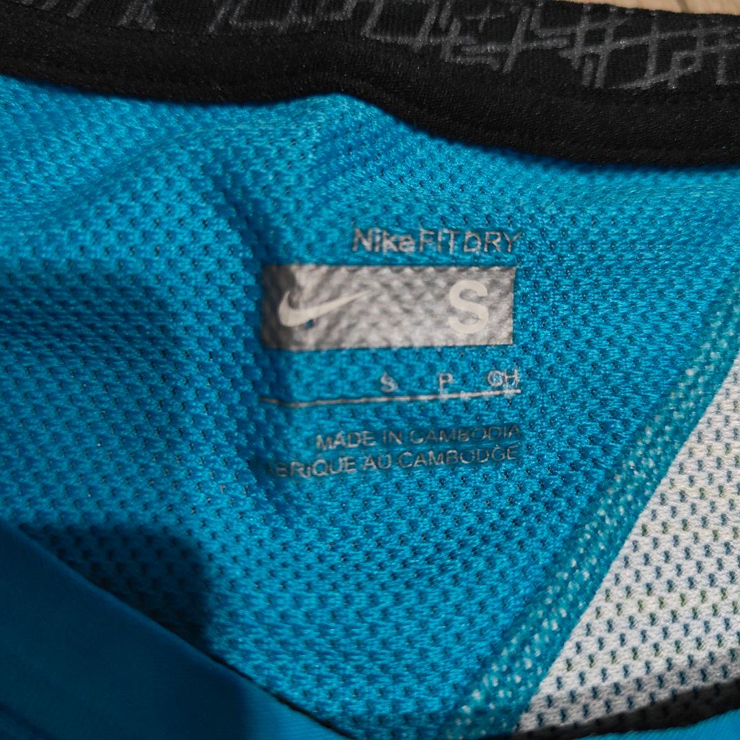 NIKE（ナイキ）のテニスウェア、ラファエル・ナダルモデルのノースリーブシャツ