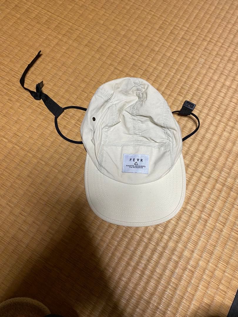 FEVR 通気孔付きホワイトサーフキャップ