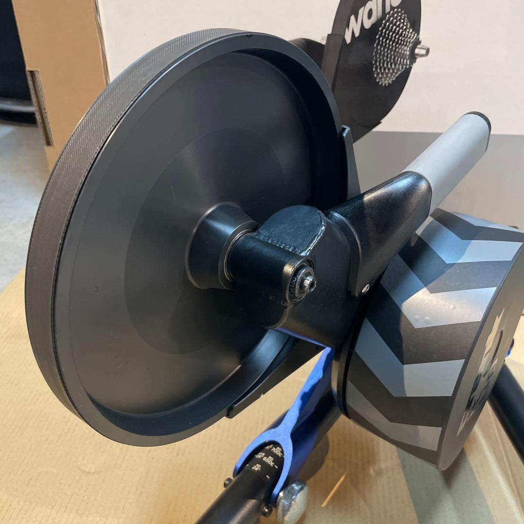 wahoo KICKR V4 スマートバイクトレーナー + AXIS FEET