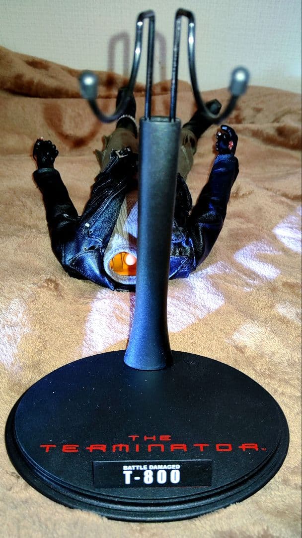 HOTToys社製1/6[T-800ヘッド無し衣装付き 素体＆専用スタンド付]