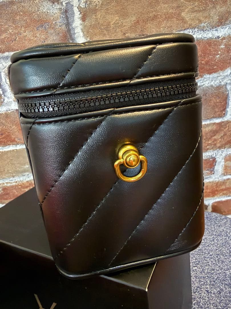 YSL ブラックキルティングバッグ