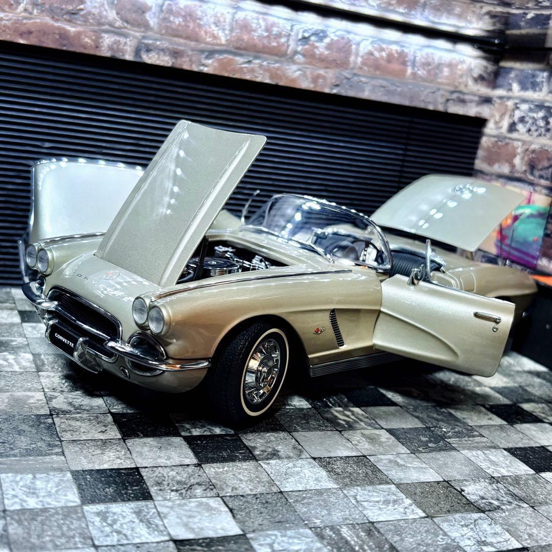 1/18 AUTOart シボレー コルベット 1962 ハーベストゴールド