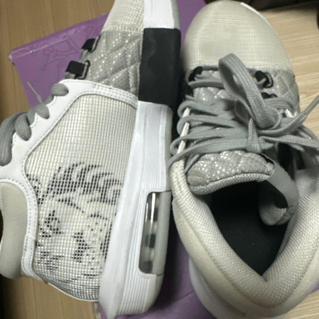 シューズ(男性用) LEBRON WITNESS VIII EP 9.5