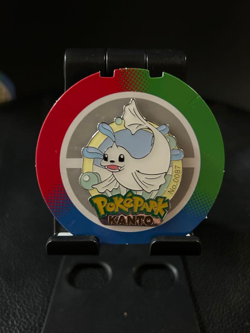 ポケパークカントー ピンズ 8個セット(ボール付き）