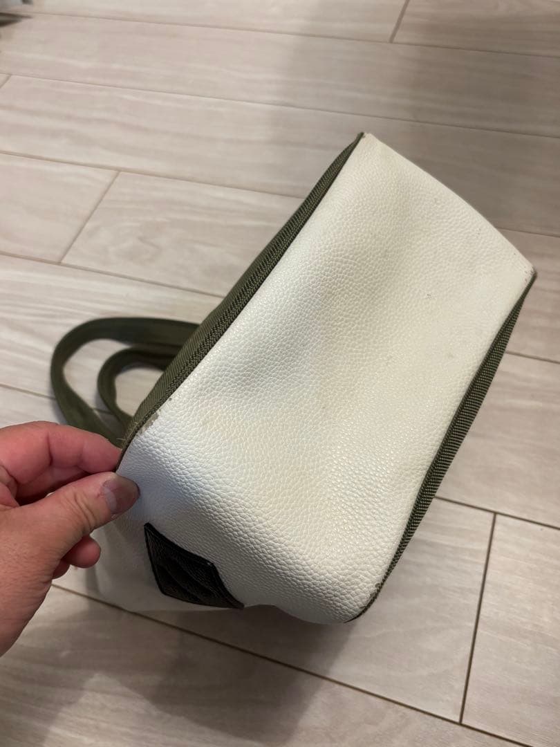 【美品】JONES ジョーンズ　トートバッグ／ラウンドバッグ（カーキ）
