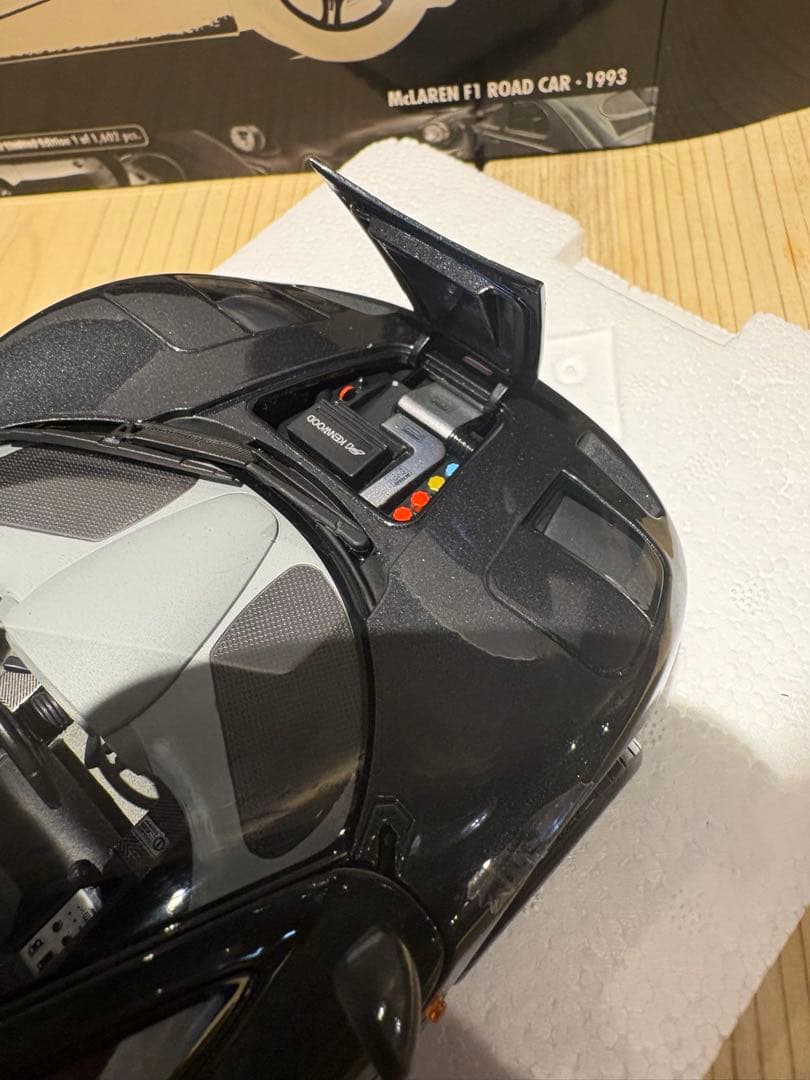 ミニチャンプス1602台限定！1/18 マクラーレン F1 ロードカー 1993