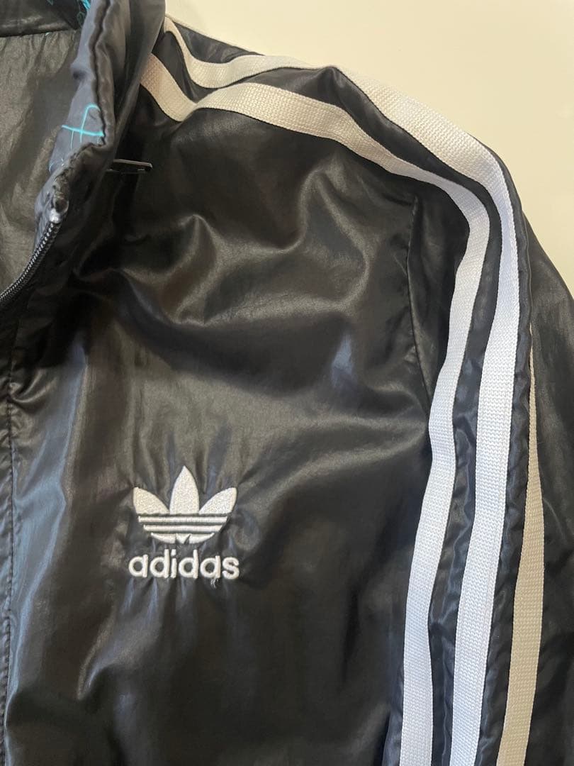 adidas リバーシブルウィンドブレーカー